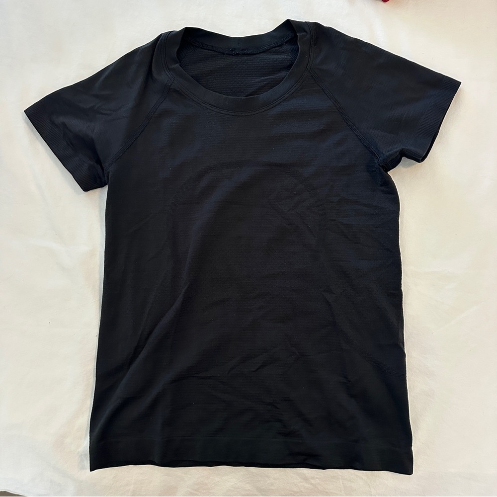 Lululemon black swiftly tee